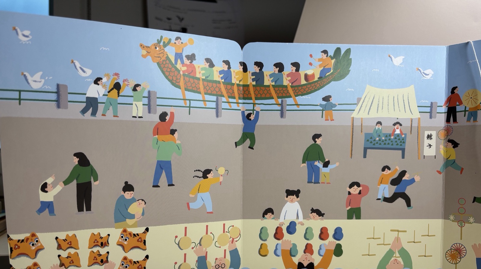 《口水滴答》 — interior spread: dragon boats and the market